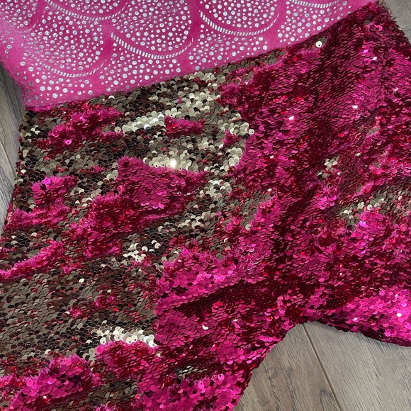 Adorable Multi Pink Mermaid Tail Blanket - Picture 3 of 3